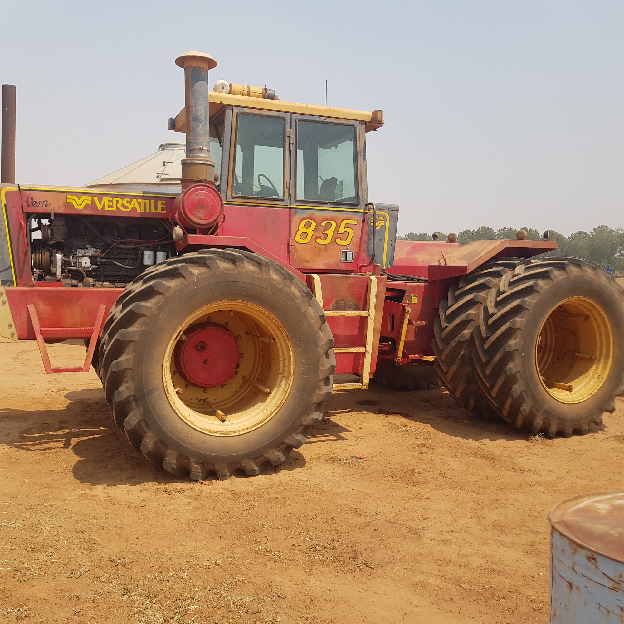 Versatile 835 4WD Tractor 1980 250hp | Machinery & Equipment