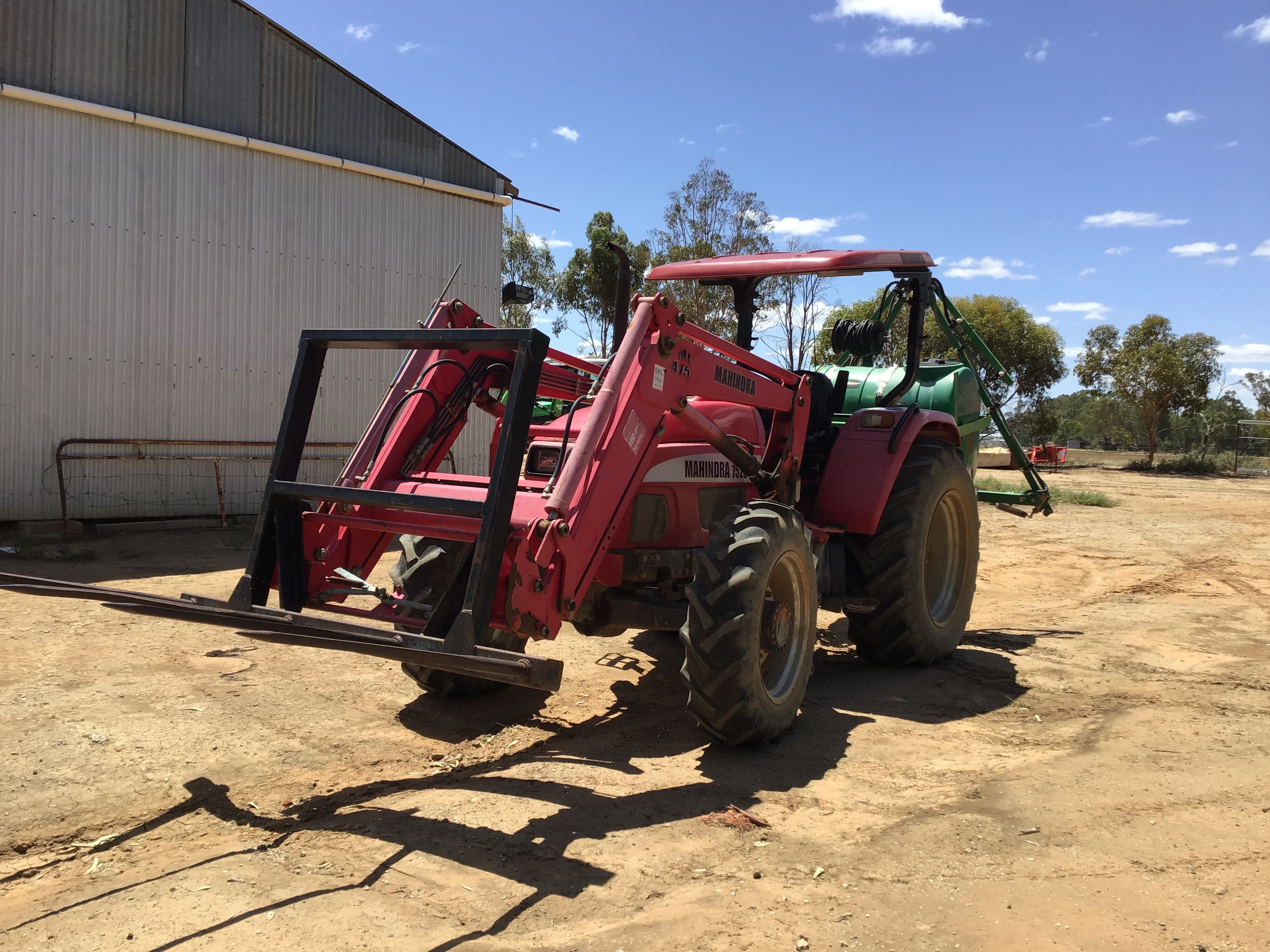 Mahindra 7520 4WD Machinery & Equipment Tractors For Sale