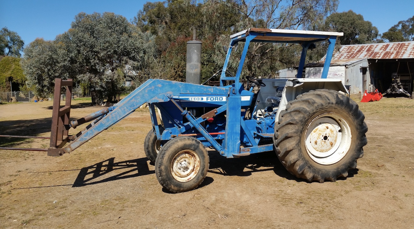 Ford 4600 Tractor with Front End Loader PRICE REDUCED