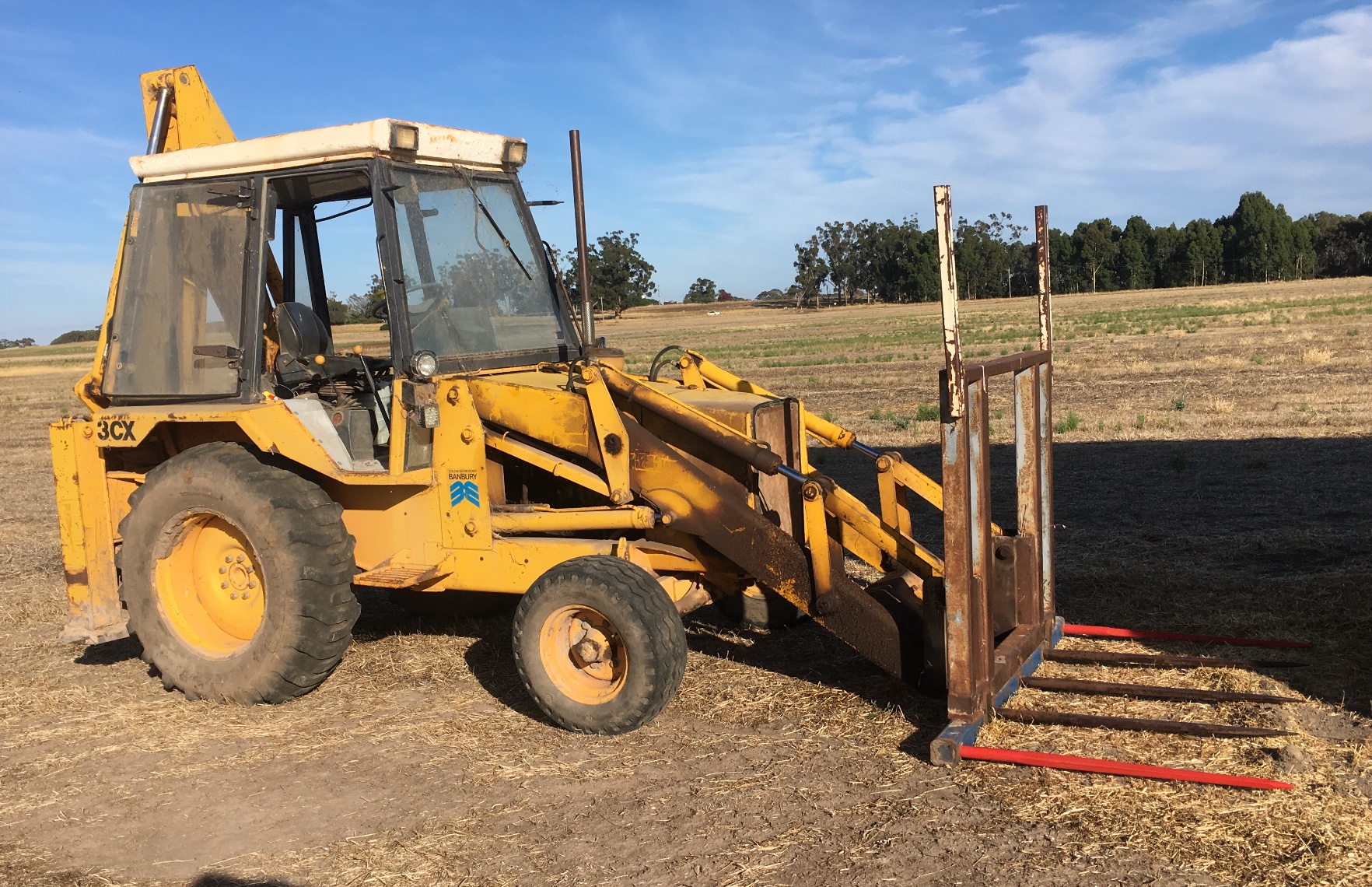 JCB 3CX Front End Loader / Backhoe For Sale Machinery
