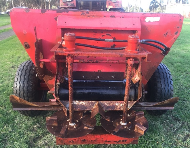 Seymour 2500 Belt Spreader Machinery & Equipment Spreaders