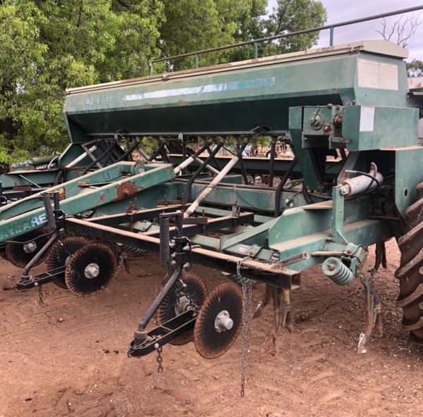 John Shearer Combine 27 Run Seeder Machinery & Equipment