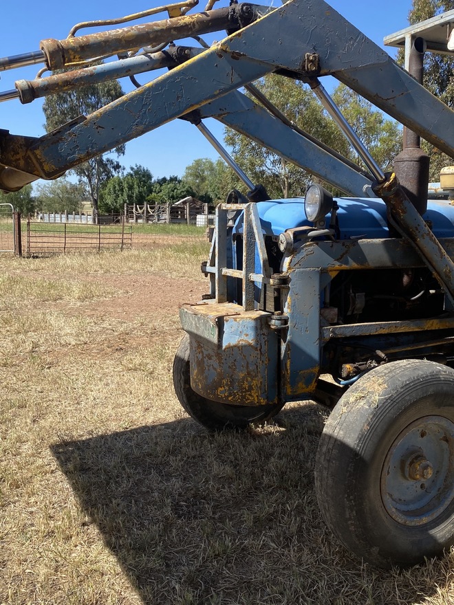 FORDSON POWER MAJOR FRONT END LOADER/BUCKET/FORKS Machinery