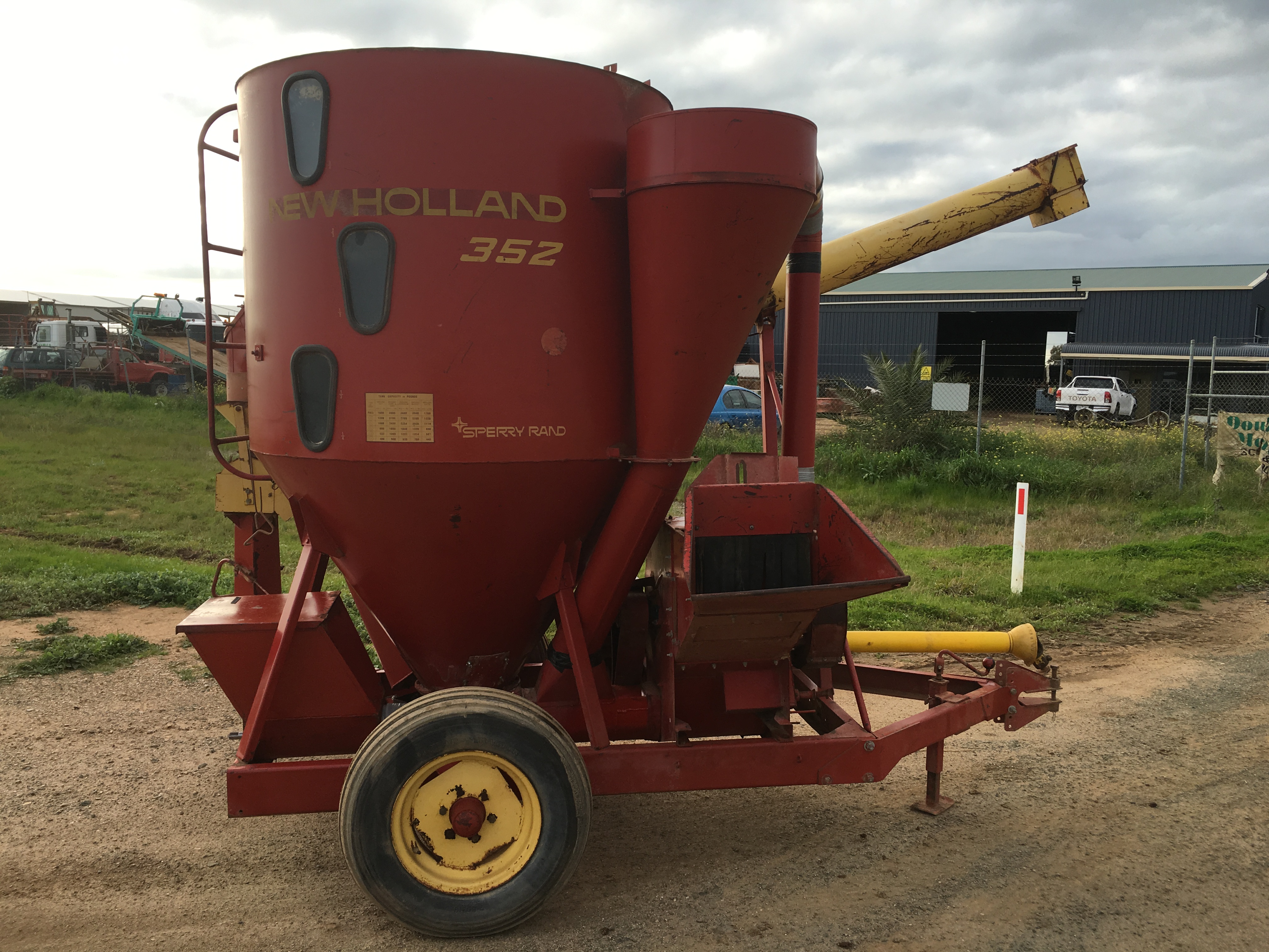 NEW HOLLAND 352 Hammer Mill Mixer For Sale Machinery