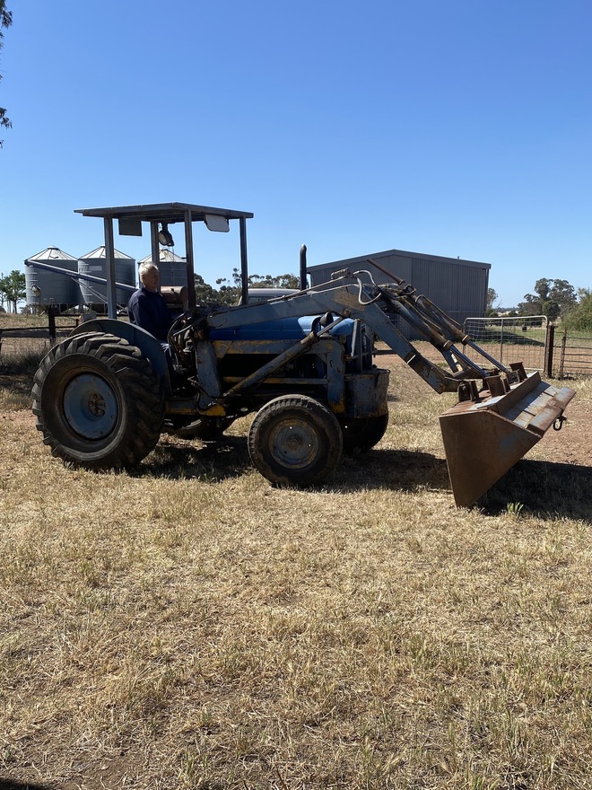 FORDSON POWER MAJOR FRONT END LOADER/BUCKET/FORKS Machinery