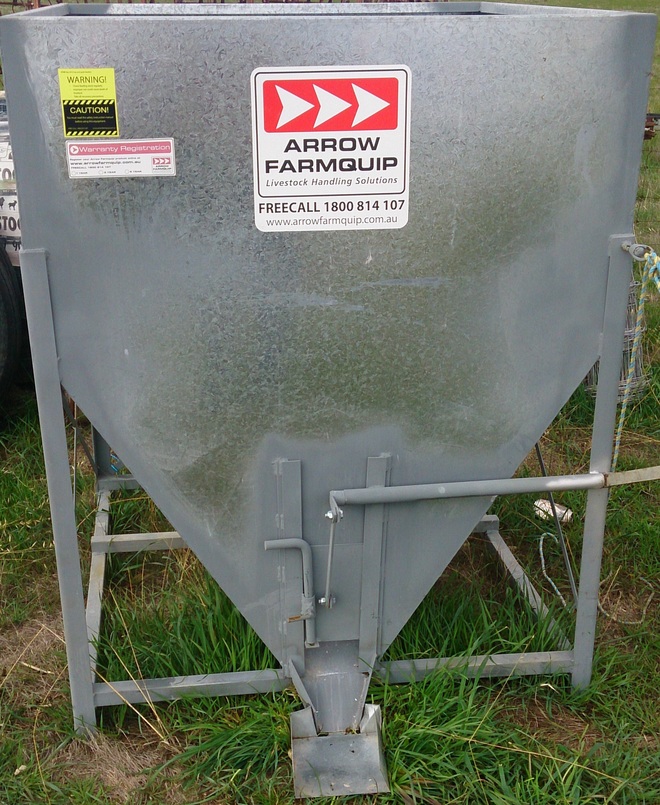 Feed out bin for back of ute or trailer Machinery & Equipment