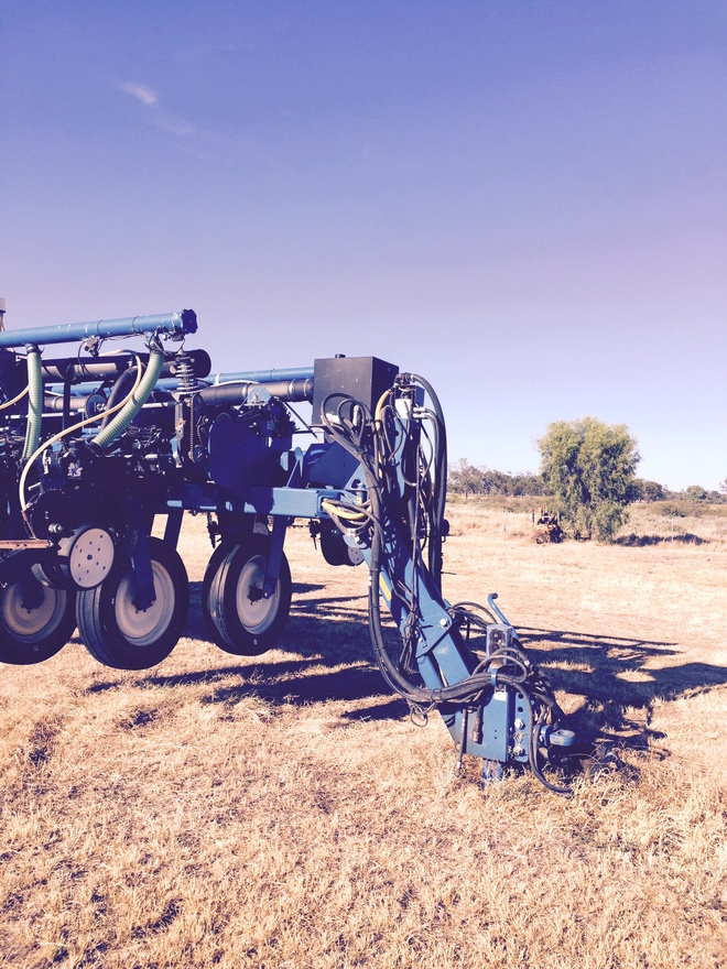 Kinze 3700 Vacuum Planter Machinery & Equipment Tillage and