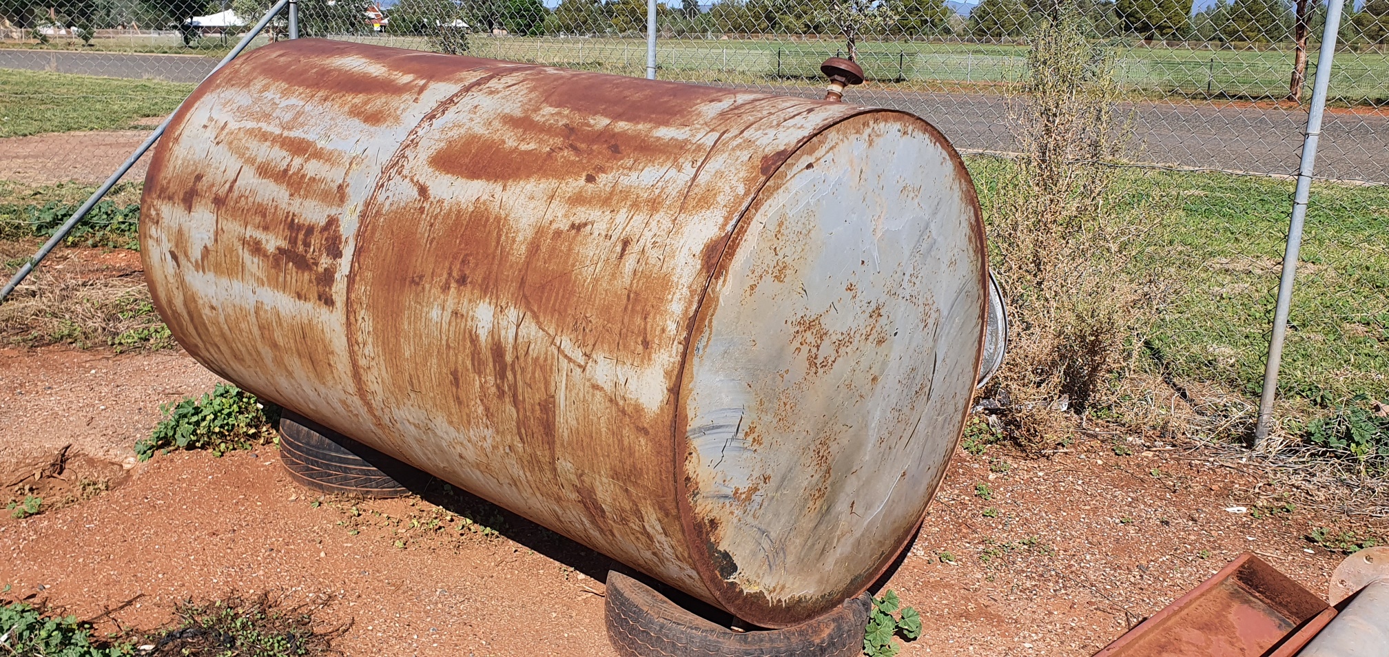 Diesel tank no rust 2200 Litres 1000.00 Water and Fuel