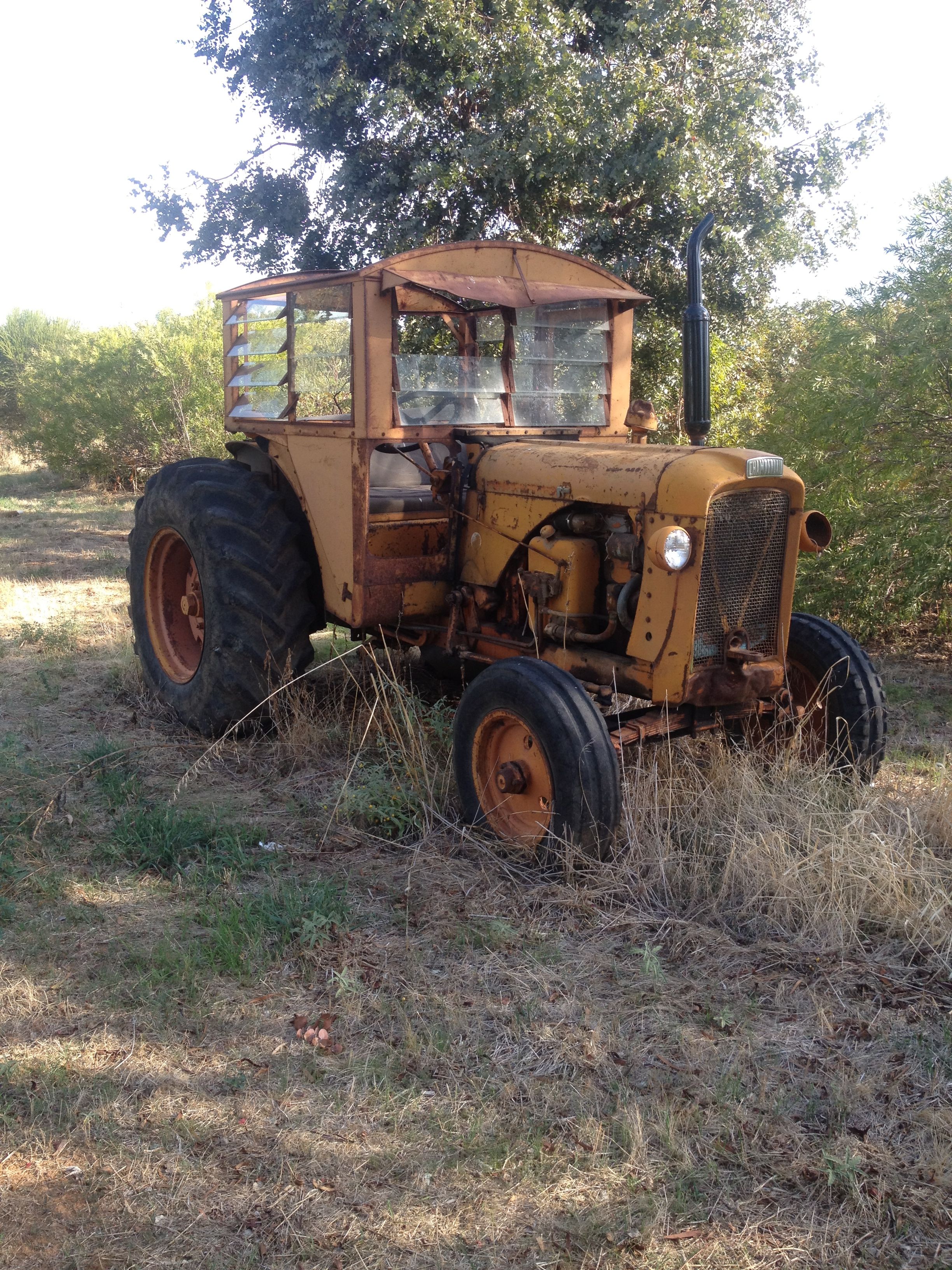 Chamberlain 9G champion Machinery & Equipment Tractors For