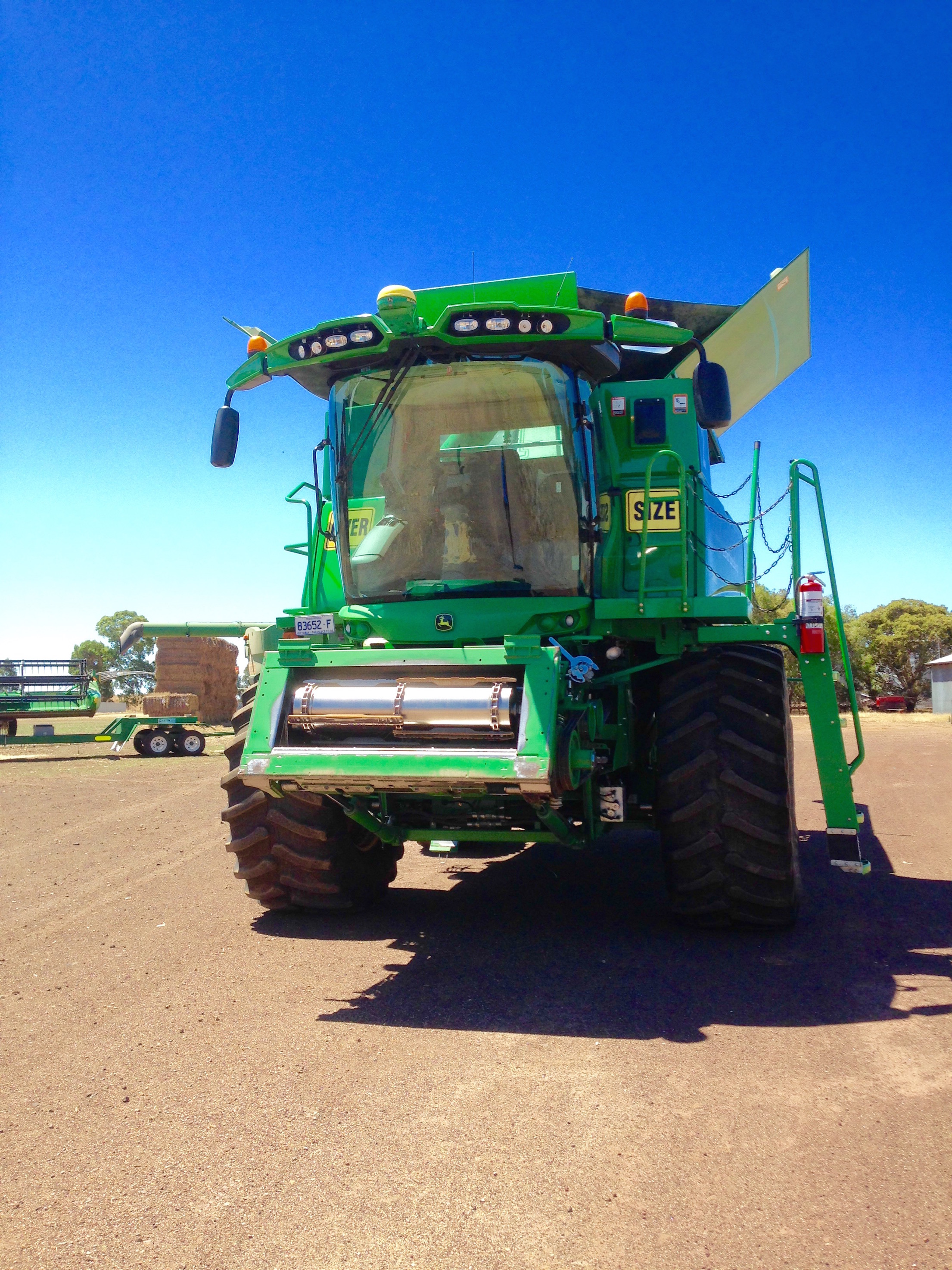 John Deere S680 Header Machinery & Equipment Headers and