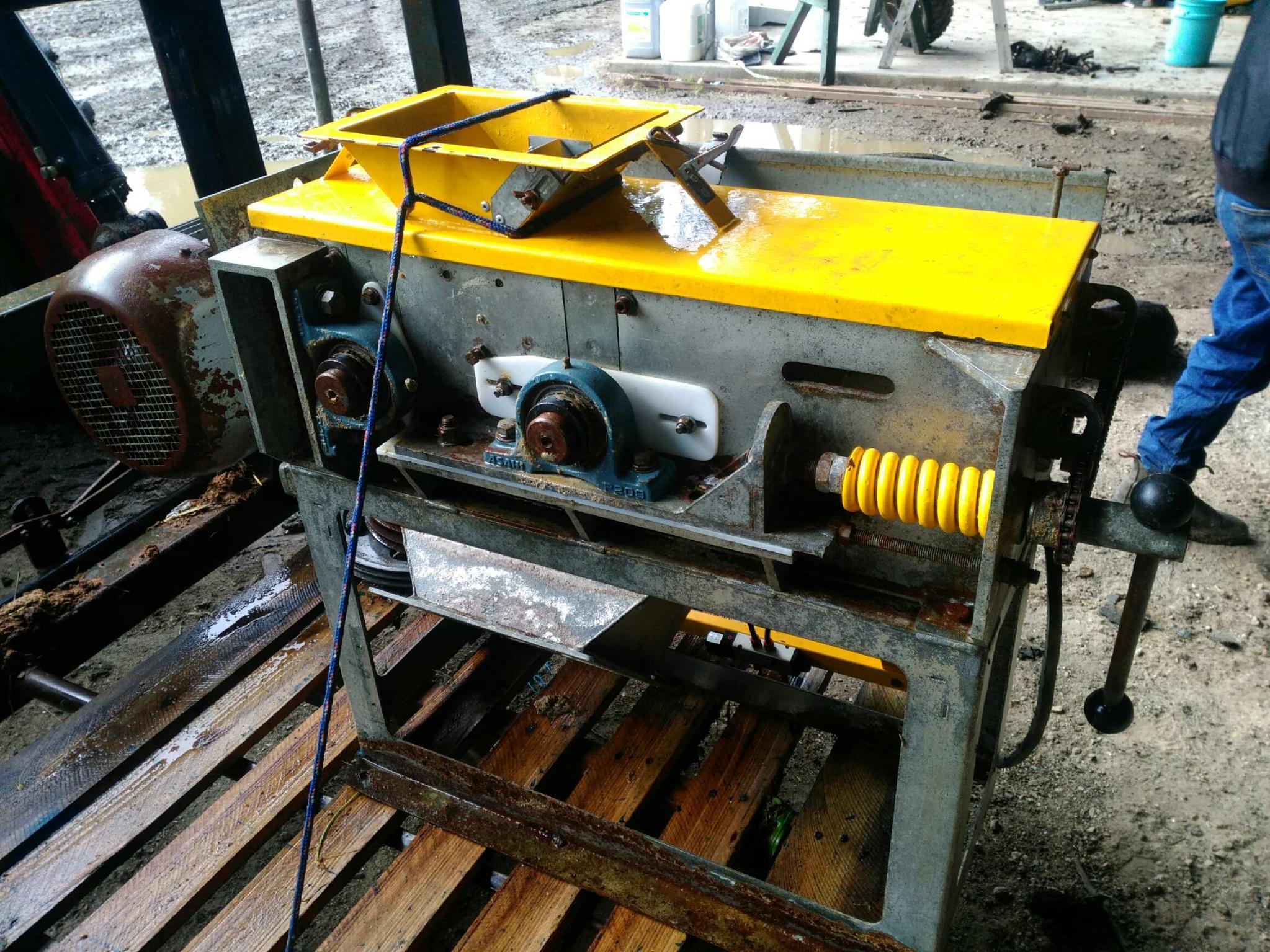 Northern feed system roller mill. Livestock Equipment Livestock