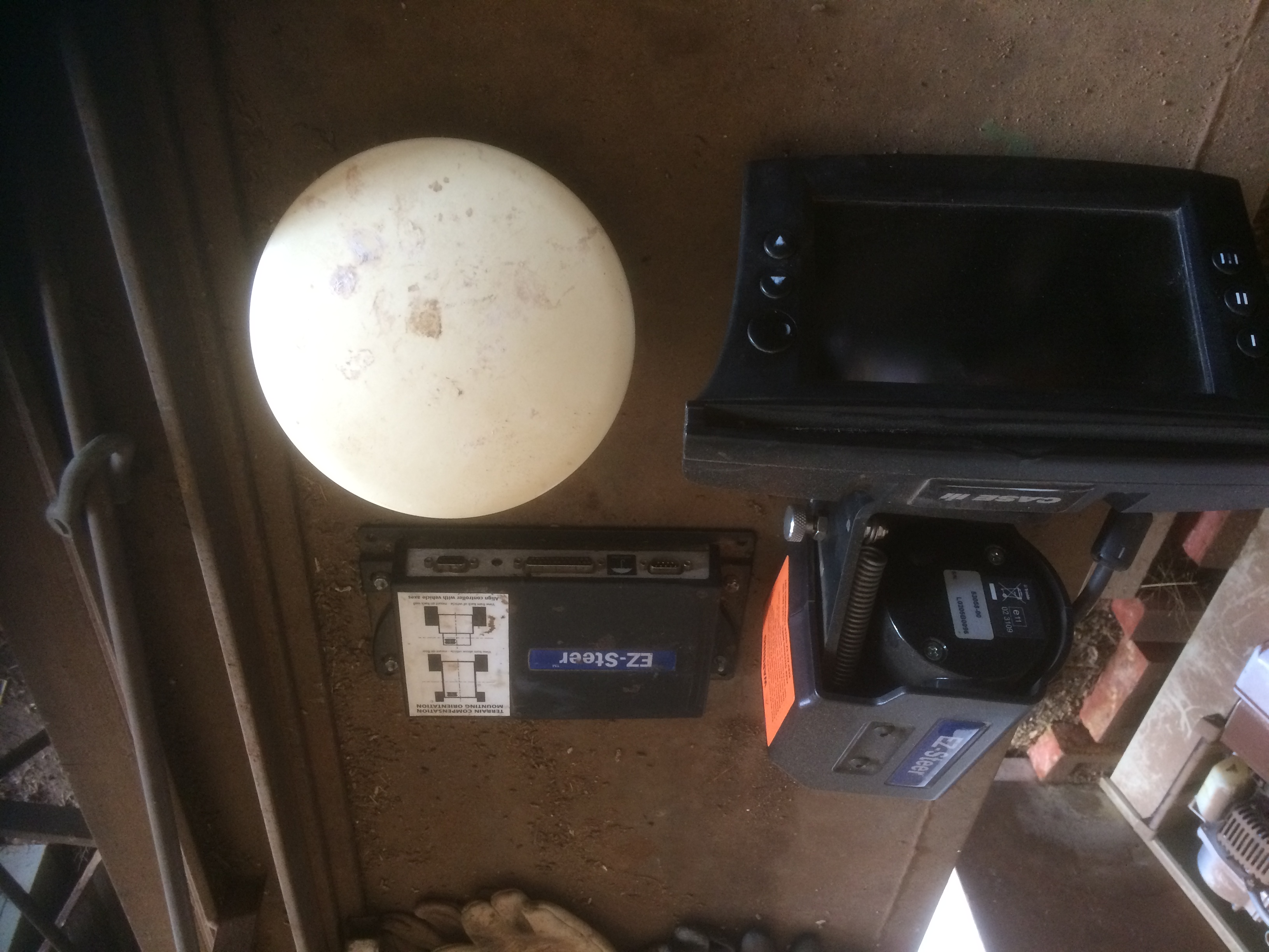 Trimble EZGuide 500 display screen with EZ steer Machinery