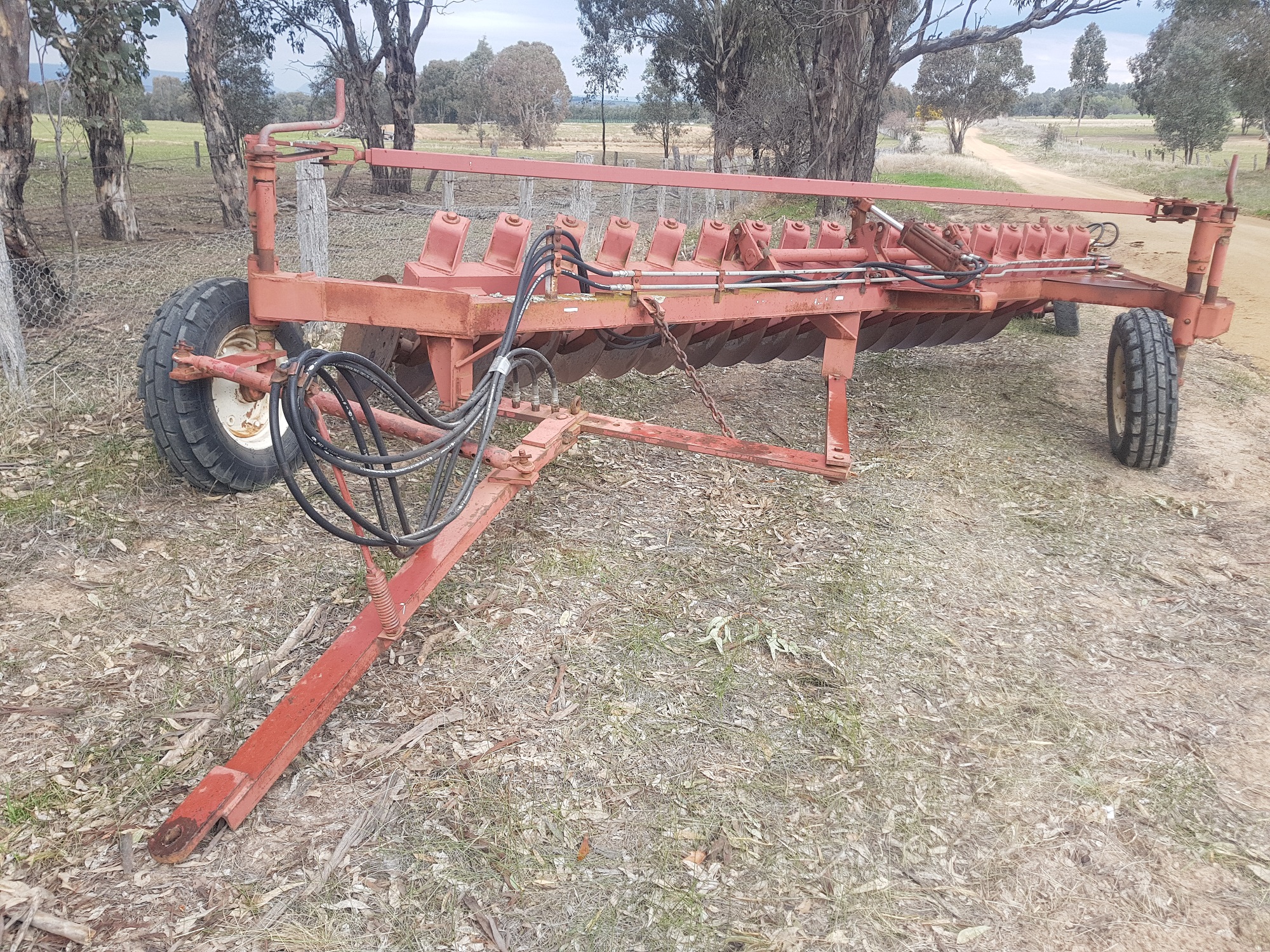 International 18 disc one way plough Machinery & Equipment