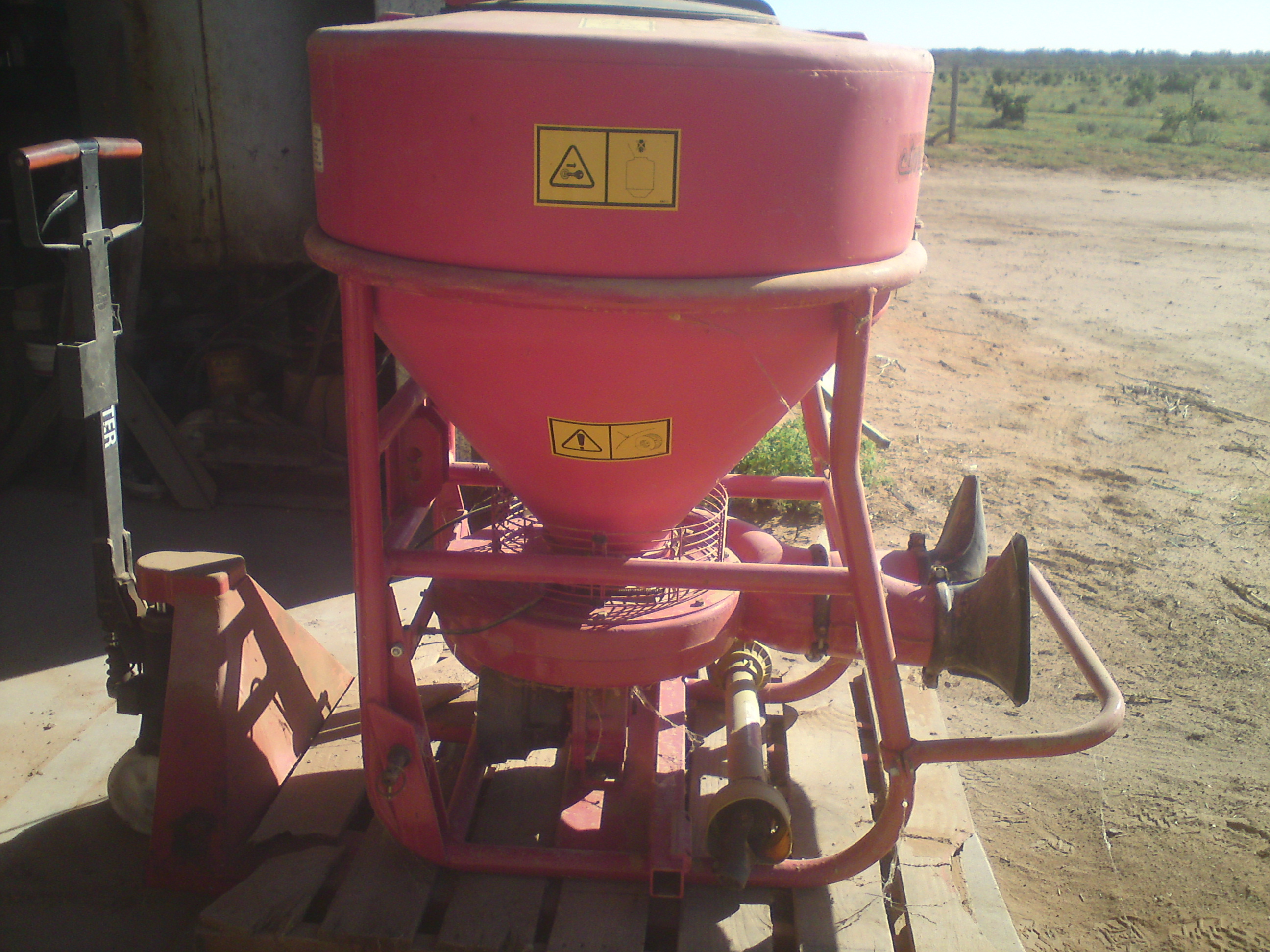 Silvan Sulphur Duster 3PL Machinery & Equipment Spreaders