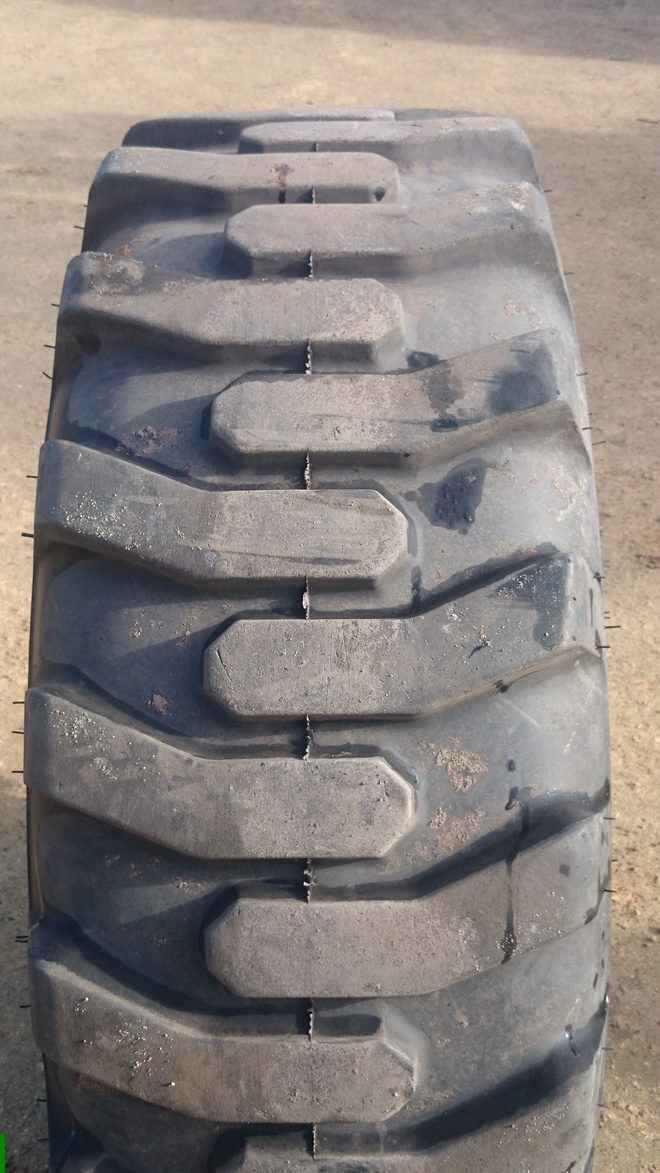 loader tyres 15.525 Machinery & Equipment Tyres and Rims