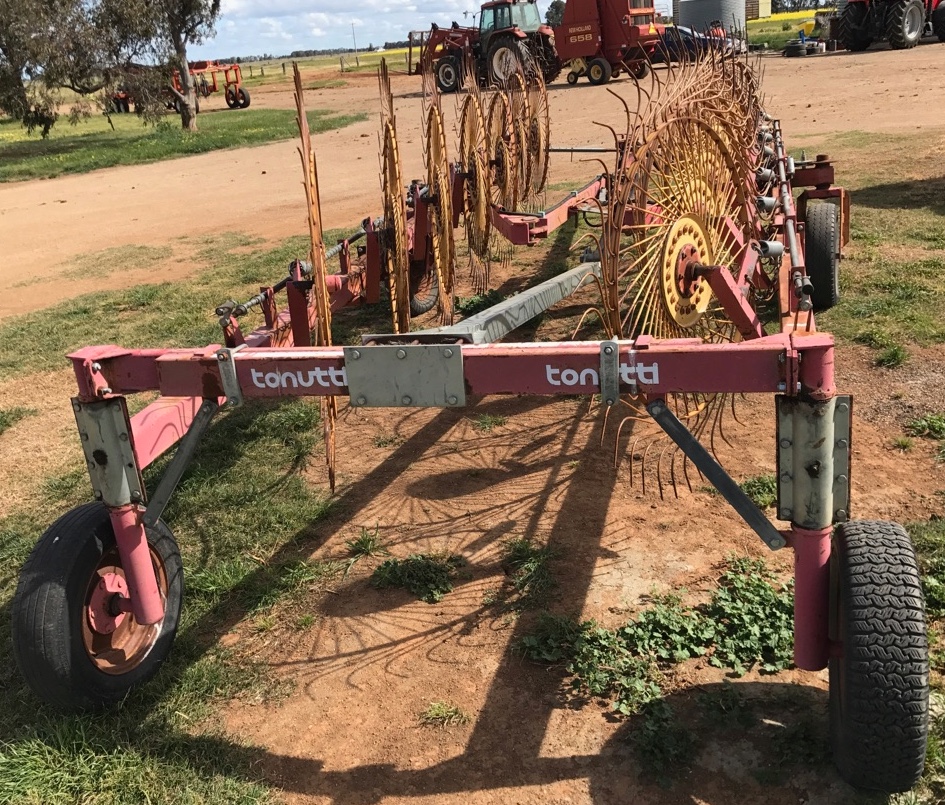 Tonutti V Rake x 14 Wheel Machinery & Equipment Hay and