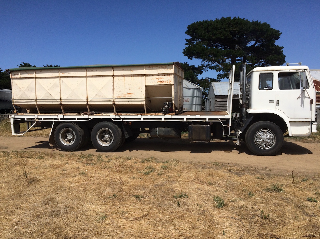 International Acco 1950C 24ft Tray Truck Trucks & Trailers