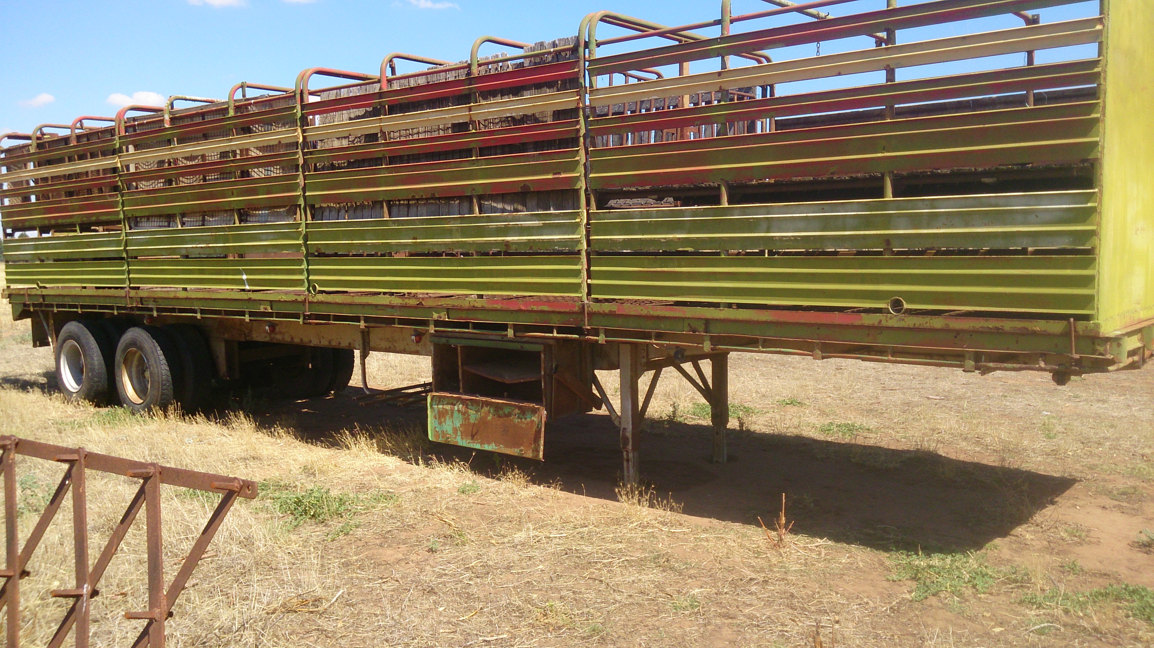 2 Deck 40 ft stock crate Trucks & Trailers Stock Crates and