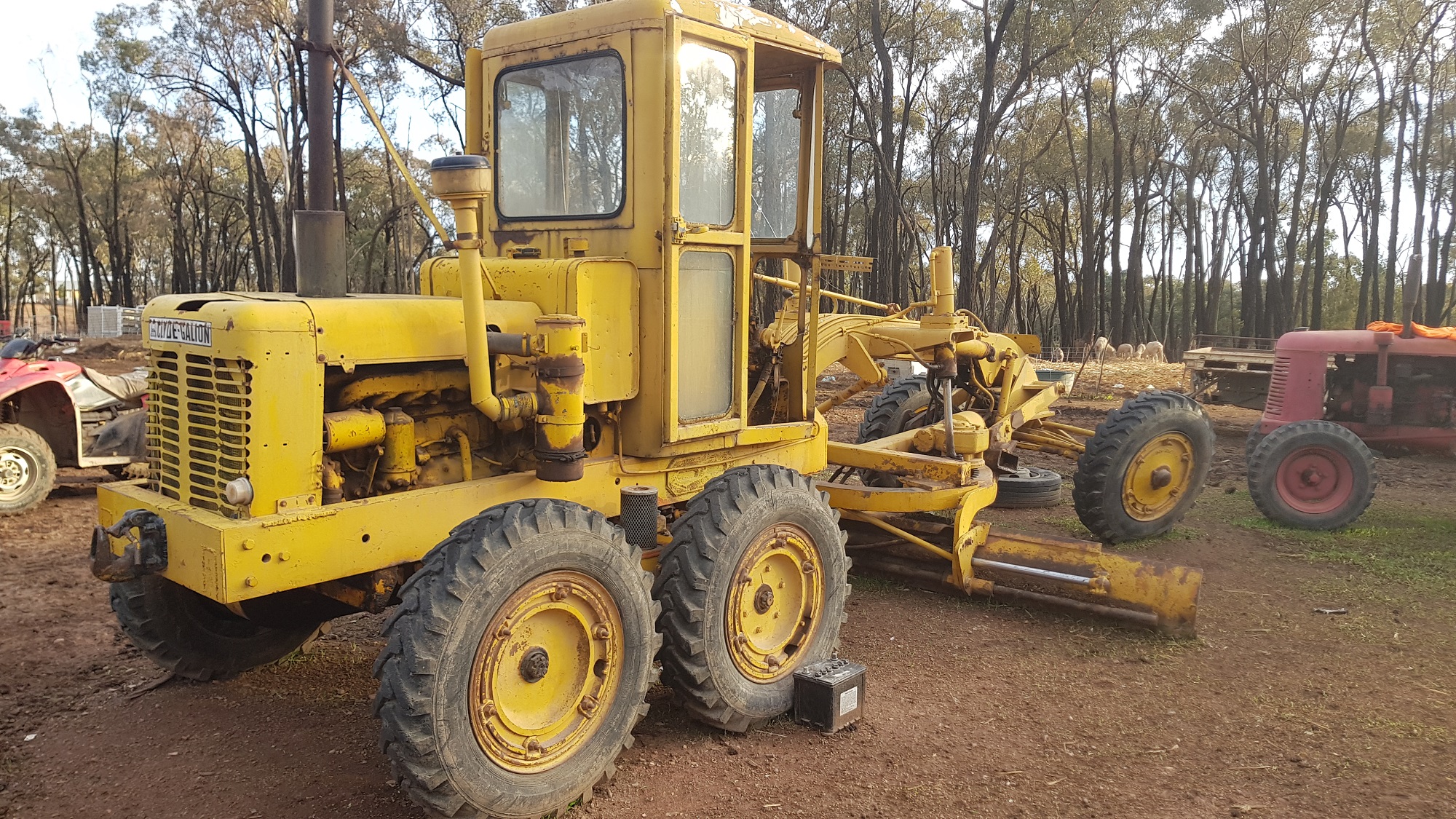 Under Auction Clyde Galion 503 Grader Machinery