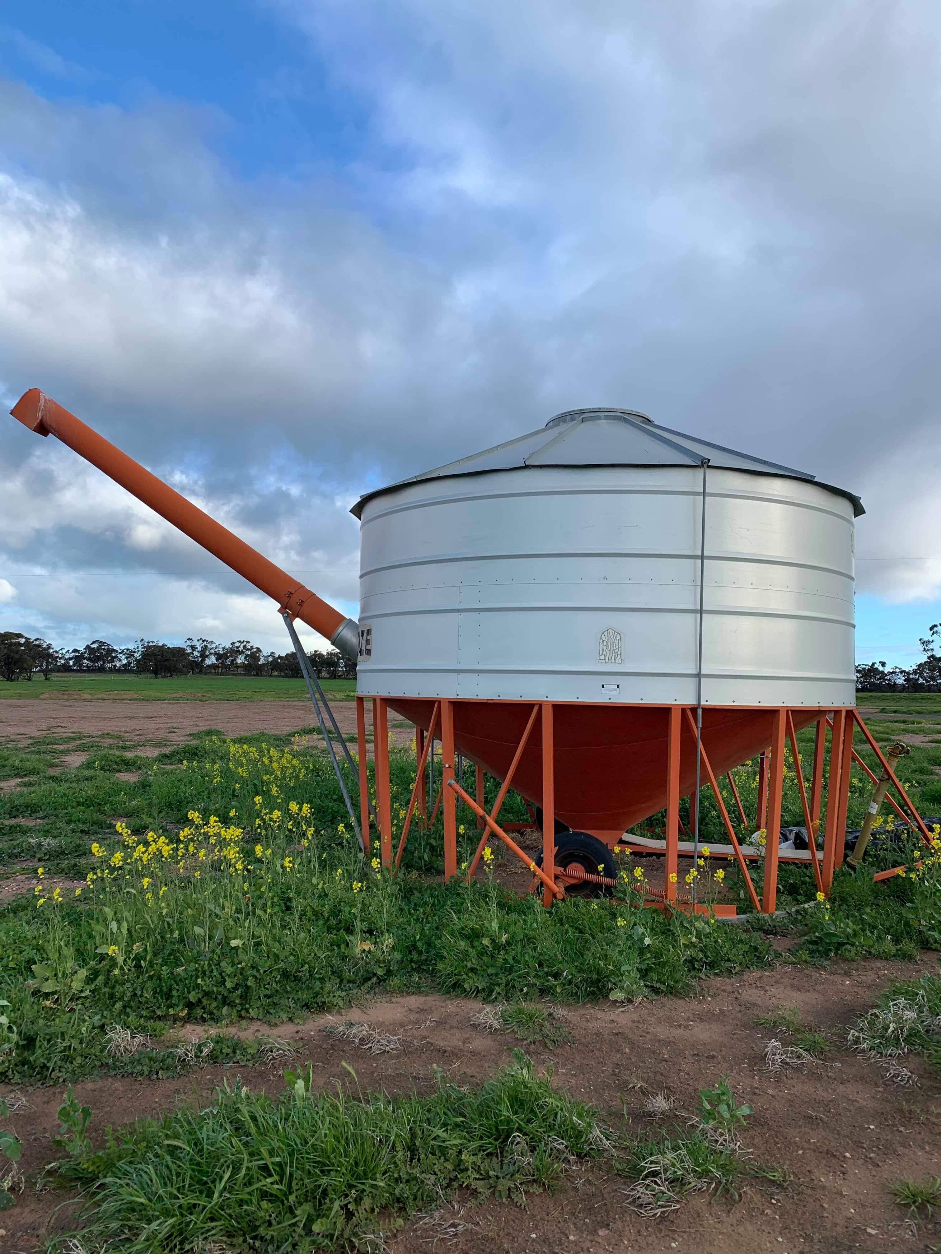 Sherwell field bin Machinery & Equipment Field Bins For