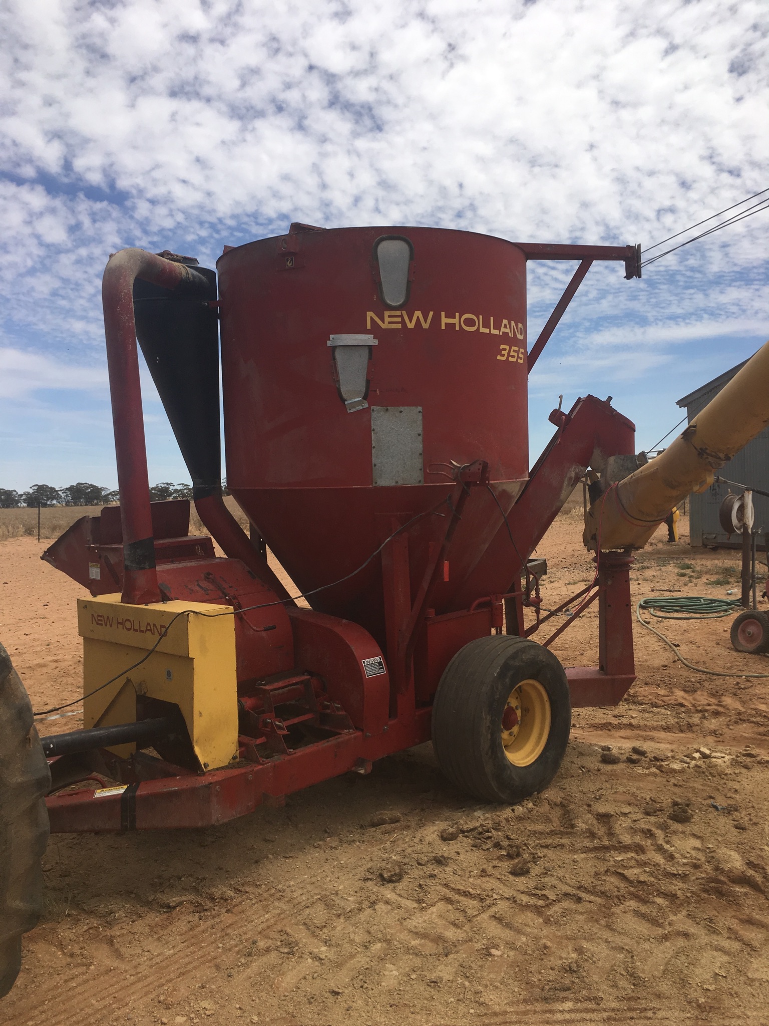 355 New Holland Mixer Machinery & Equipment Fodder and Feed