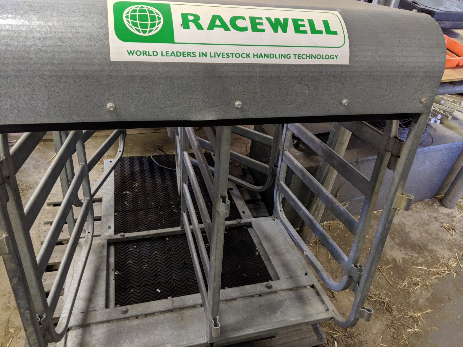 RACEWELL AUTOMATIC 5 SHEEP HANDLER CRUSH SCALE AND COUNTER