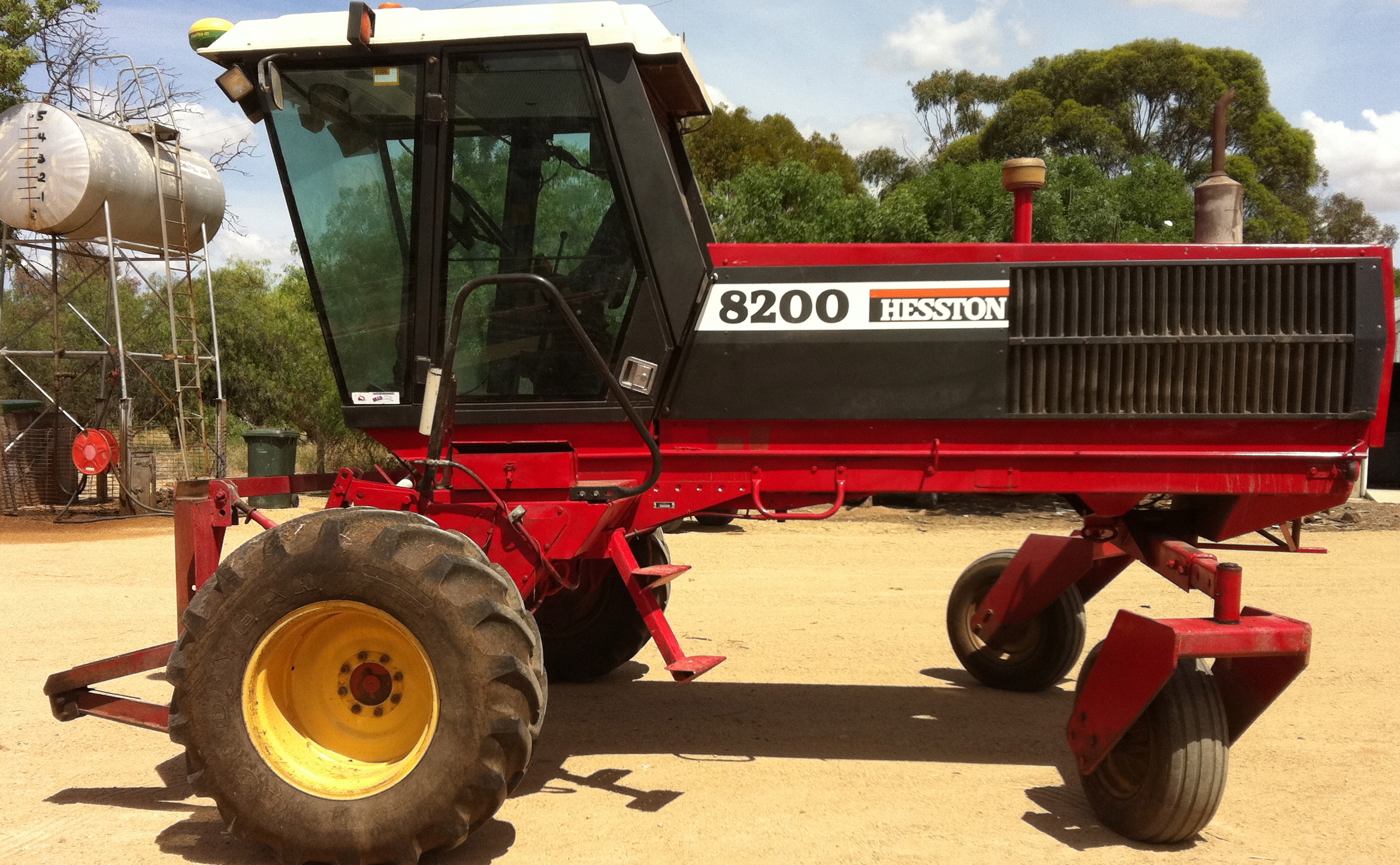 Self Propelled Hesston 8200 Windrower/Mower Machinery