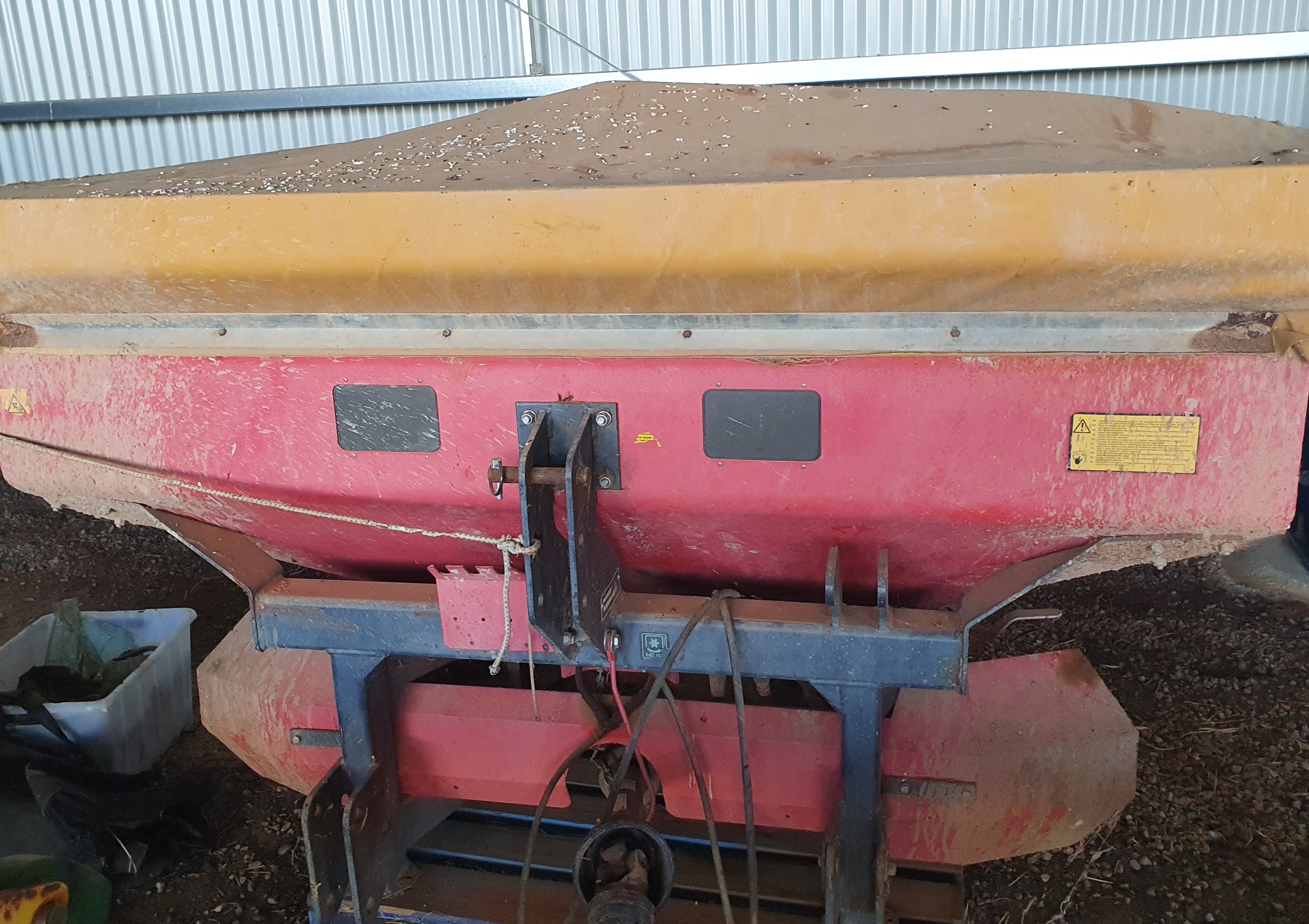 Vicon twin spreader Machinery & Equipment Spreaders For