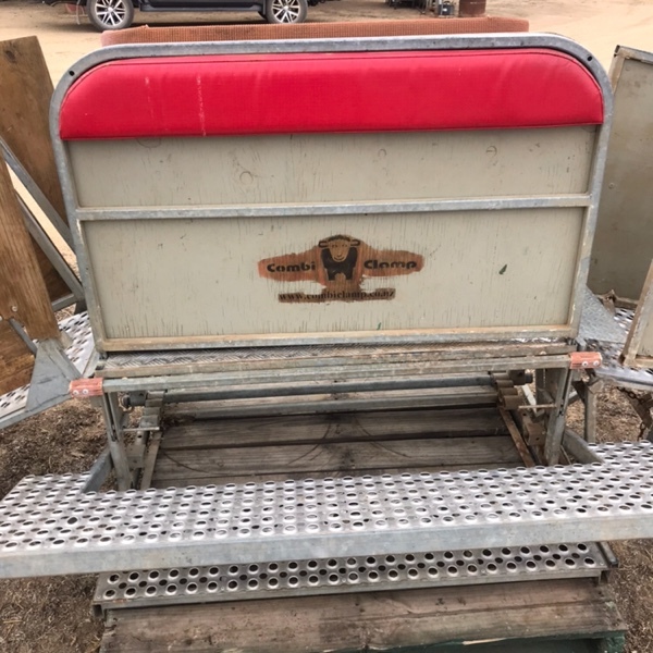 Combi Clamp Livestock Equipment Sheep Handlers For Sale
