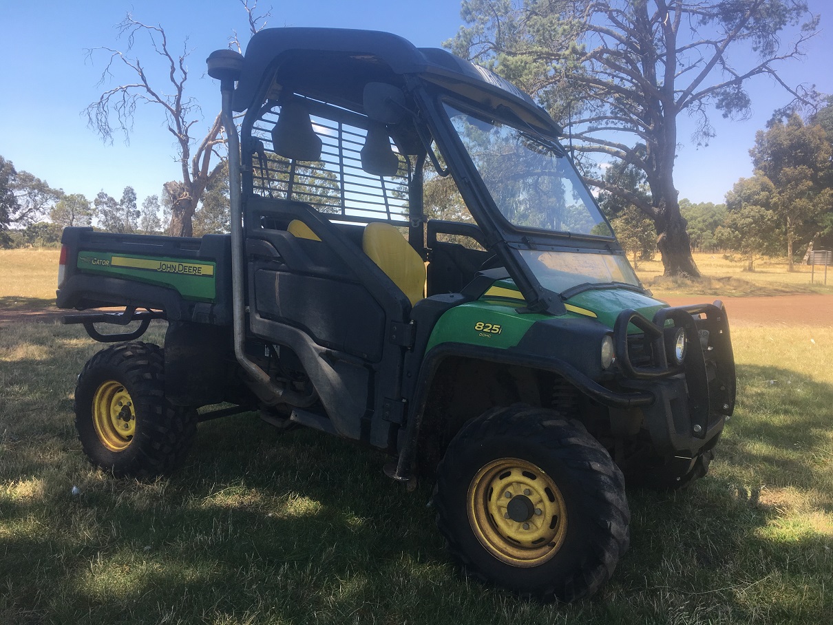 2016 John Deere Gator 825 PRICE REDUCED Vehicles & Motorbikes