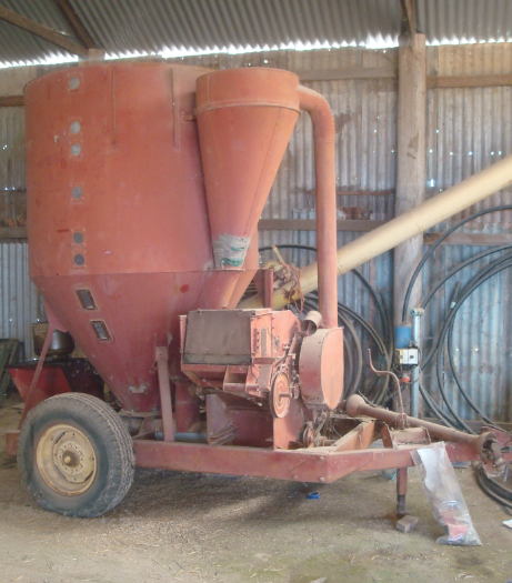 New Holland Hammermill MIxer | Machinery & Equipment - Fodder New Holland Hammermill MIxer | Machinery & Equipment - Fodder