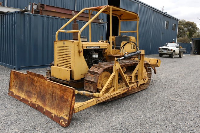 international-td9-bulldozer-machinery-equipment