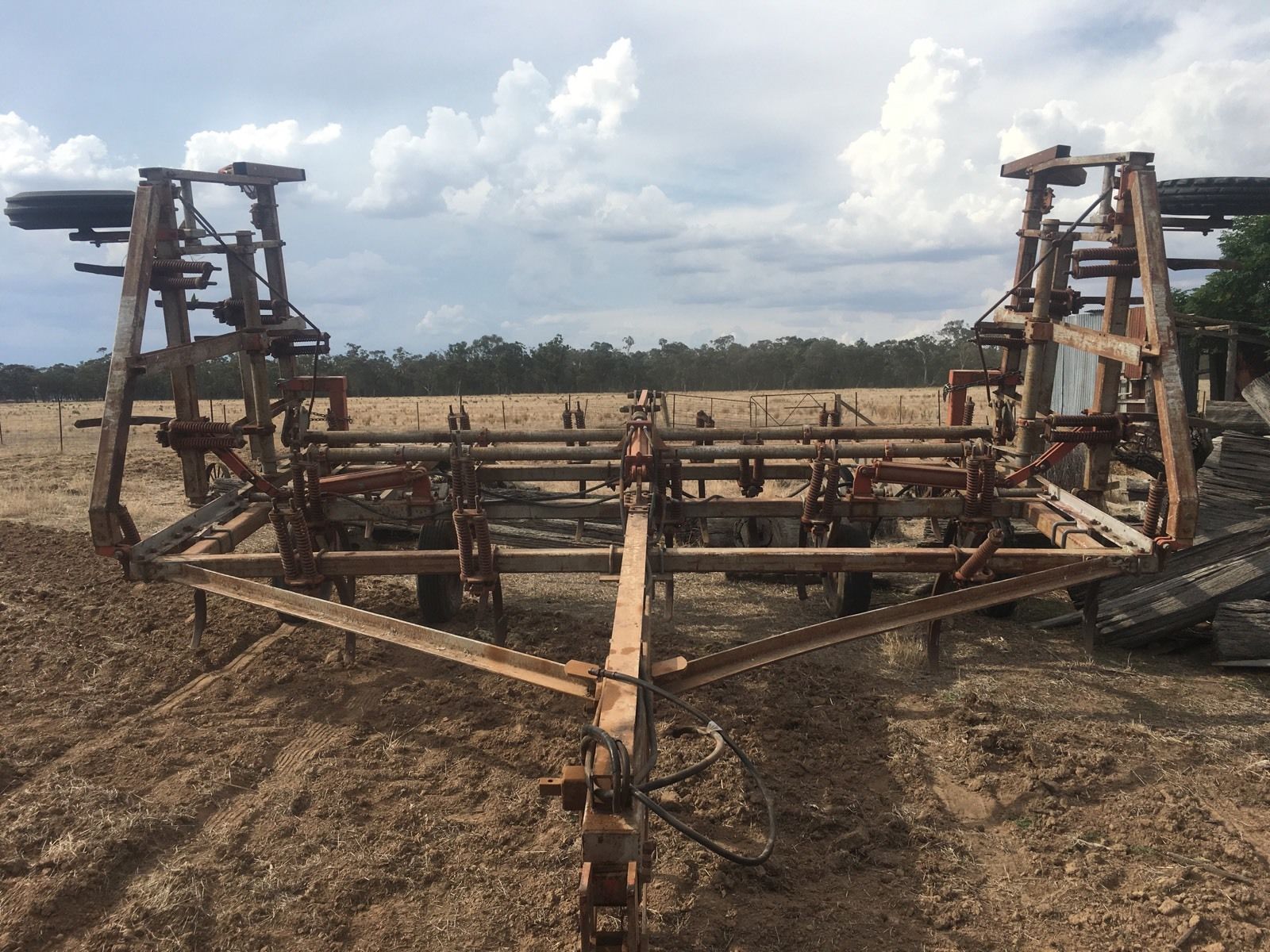 8.5 metre fold up chisel plough Scarifier / plough heavy duty