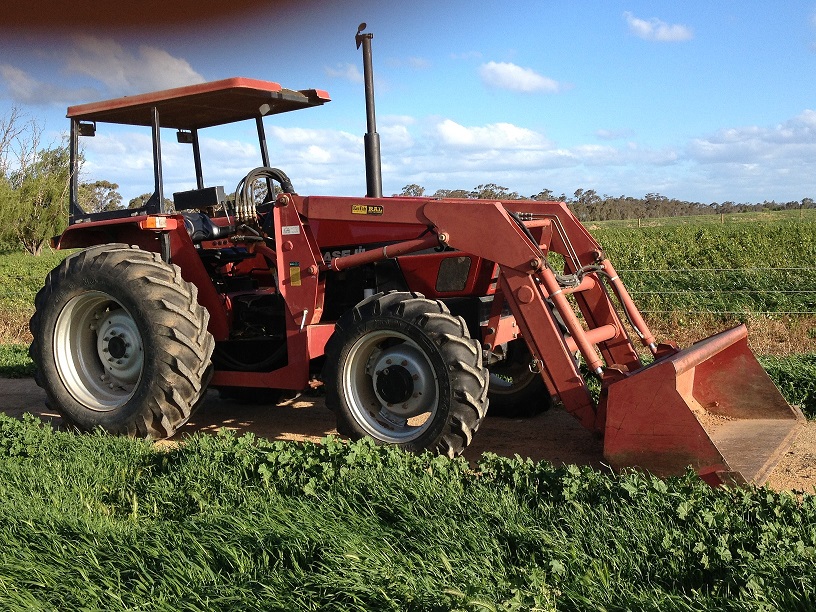Case IH 3230 4WD Tractor with Front end Loader | Machinery