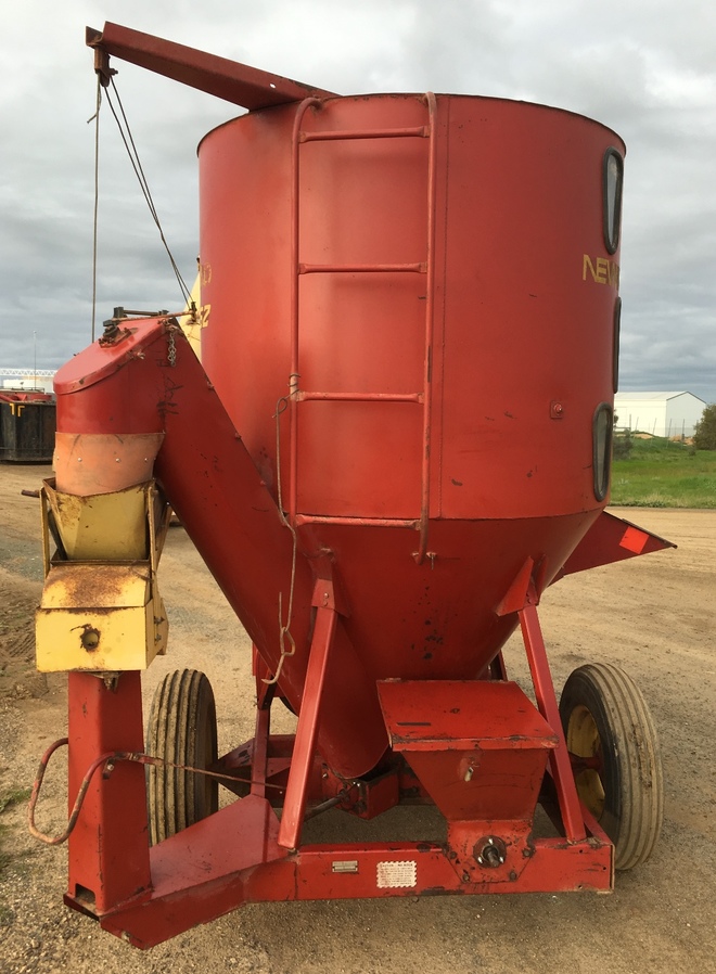 NEW HOLLAND 352 Hammer Mill Mixer For Sale Machinery