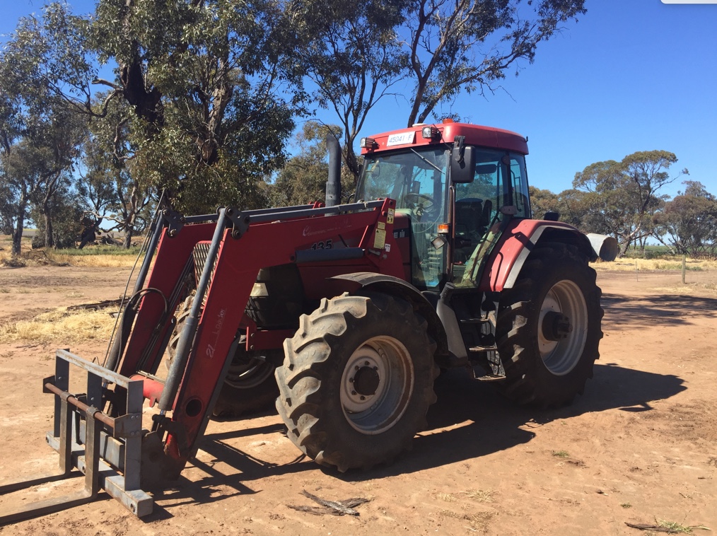 Case IH MX135 with Challenge Front End Loader Machinery