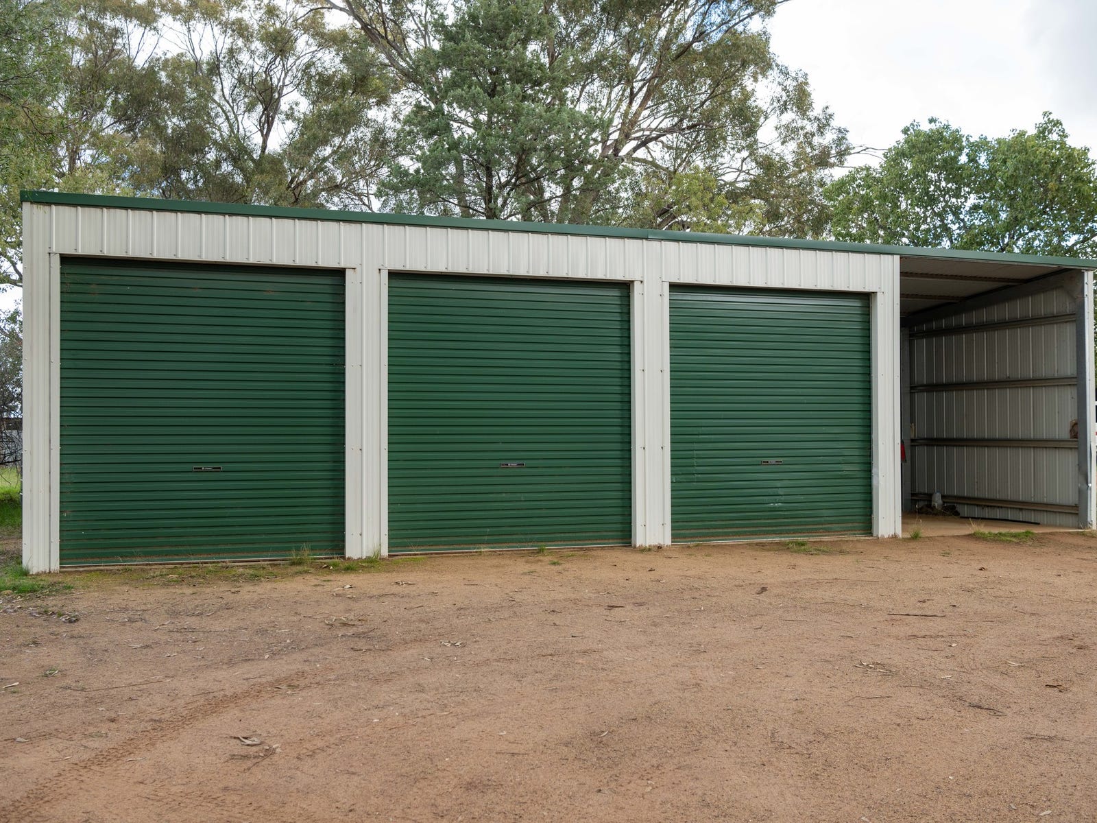 Business For Sale: Young, NSW 2594