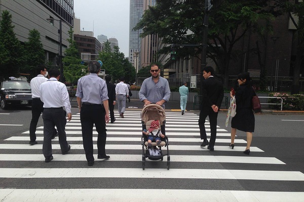 Take That Baby With You: 3 Sleek Essentials for Traveling Parents