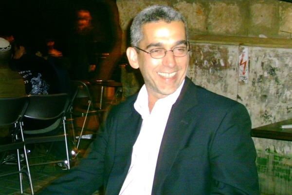 Journalist, Political Analyst, and Travel Enthusiast Lee Smith