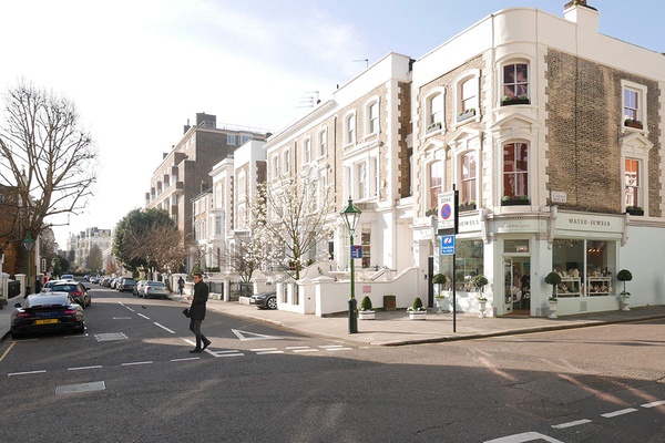 A Pedestrian's Guide to Kensington, London's Royal Playground