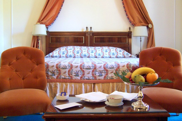 Chambermaid Confessions #5: Annoying, Inappropriate, and Unsurprising