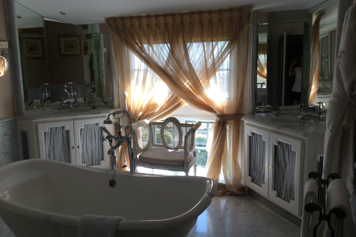 Villa Gallici bathroom 