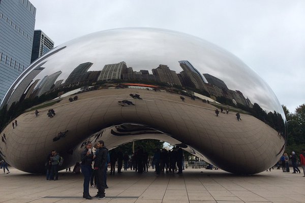 Anish Kapoor's Cloud Gate in Chicago's Millenium Park.
