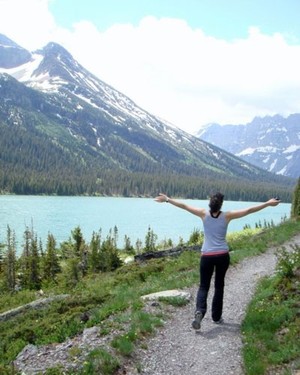 Elise Loehnen hiking Glacier National Park