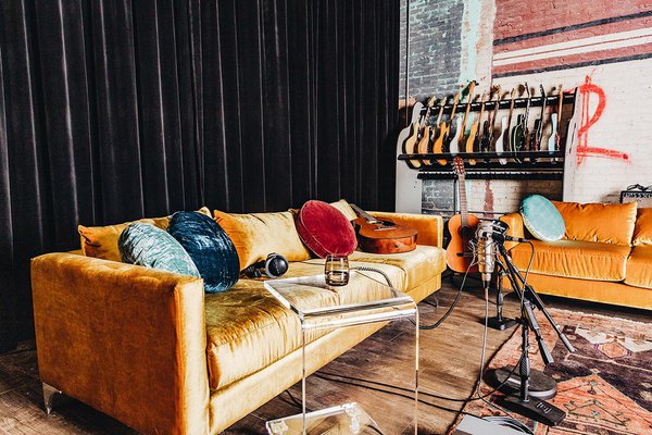 Guest living room area at Gold-Diggers.