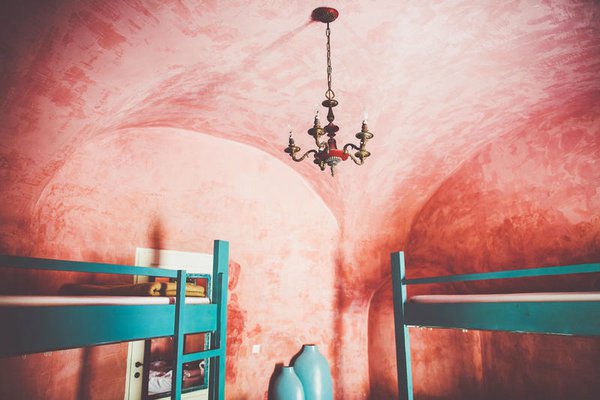 Caveland dorm, Santorini