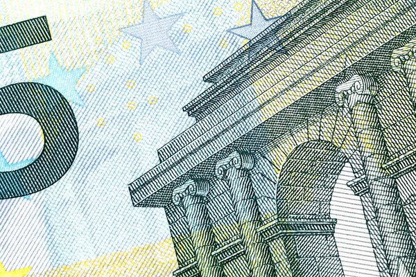 how to change money while traveling