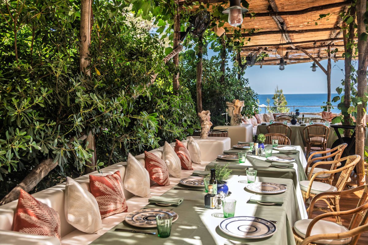 the plant-filled dining room at Le Sirenuse Mare on the Amalfi Coast the plant-filled dining room at Le Sirenuse Mare on the Amalfi Coast
