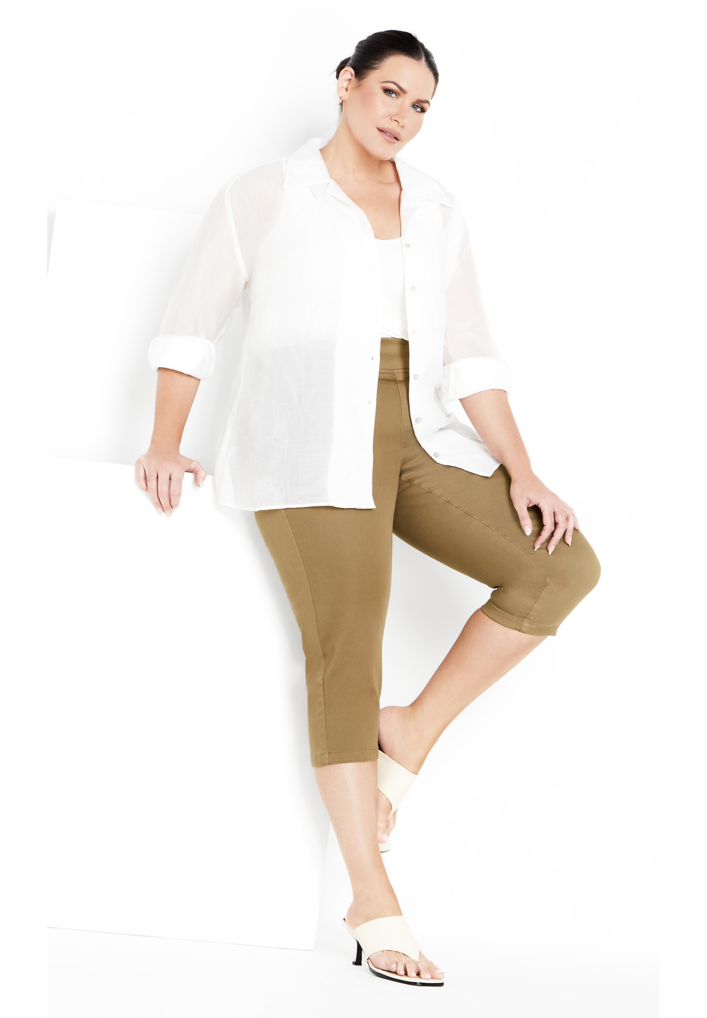 Avenue Women's Plus Size Butter Denim Pull On Crop Jean - Picture 16 of 30