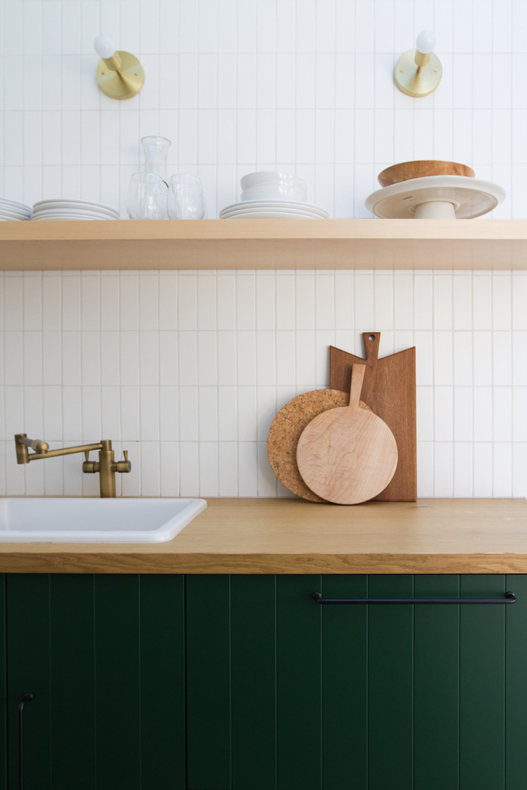 BLOG-2016_Q2_Img_residential_hi_res_rights_sarah_sherman_samuel_aframe_kitchen_ceramic_backsplash_calcite_2x6_vertical_straight_stack_FC-165424_3.jpg?mtime=20190417121232#asset:448496